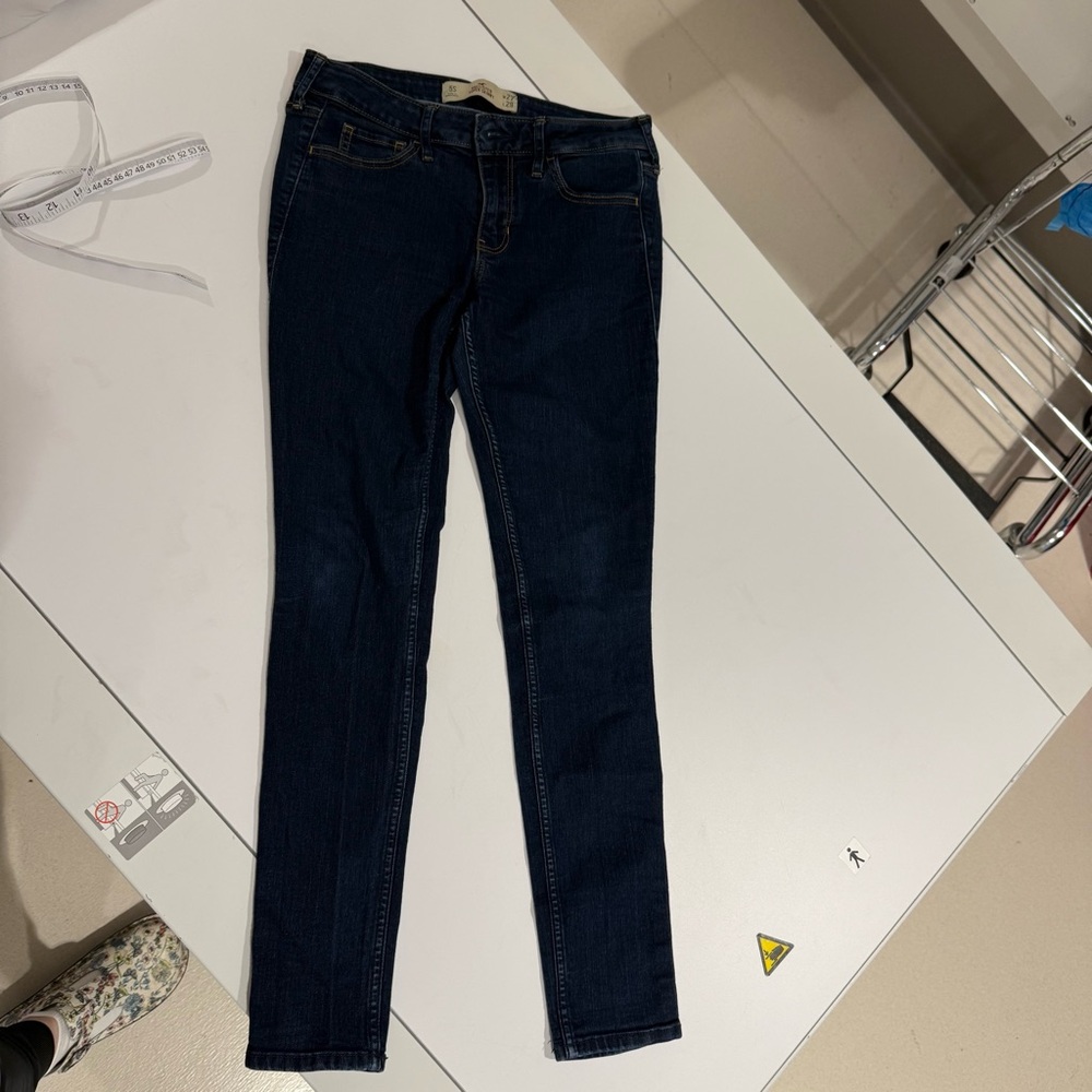 Hollister Dark Blue Super Skinny Jeans, sz 5